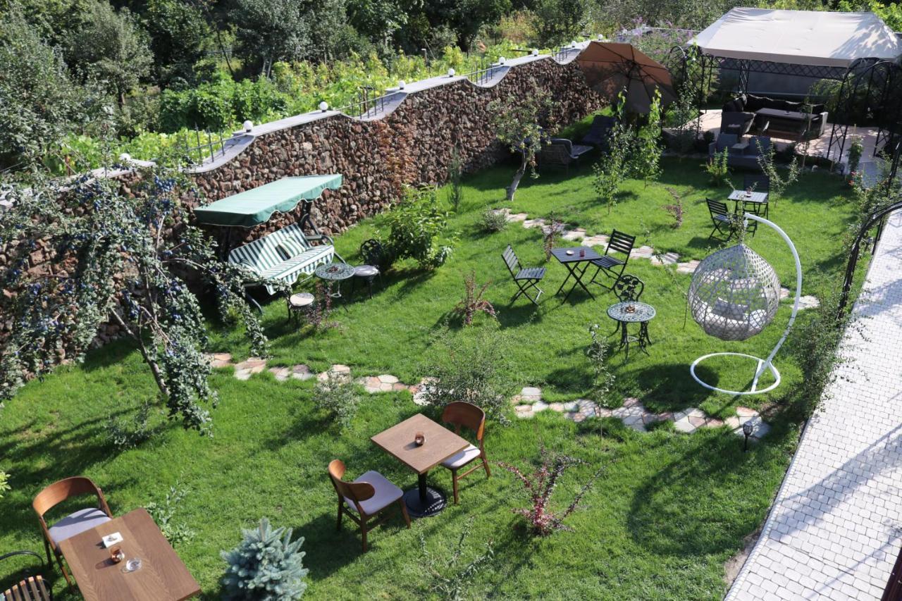 Redroof Country House Hotel Goris Exterior photo