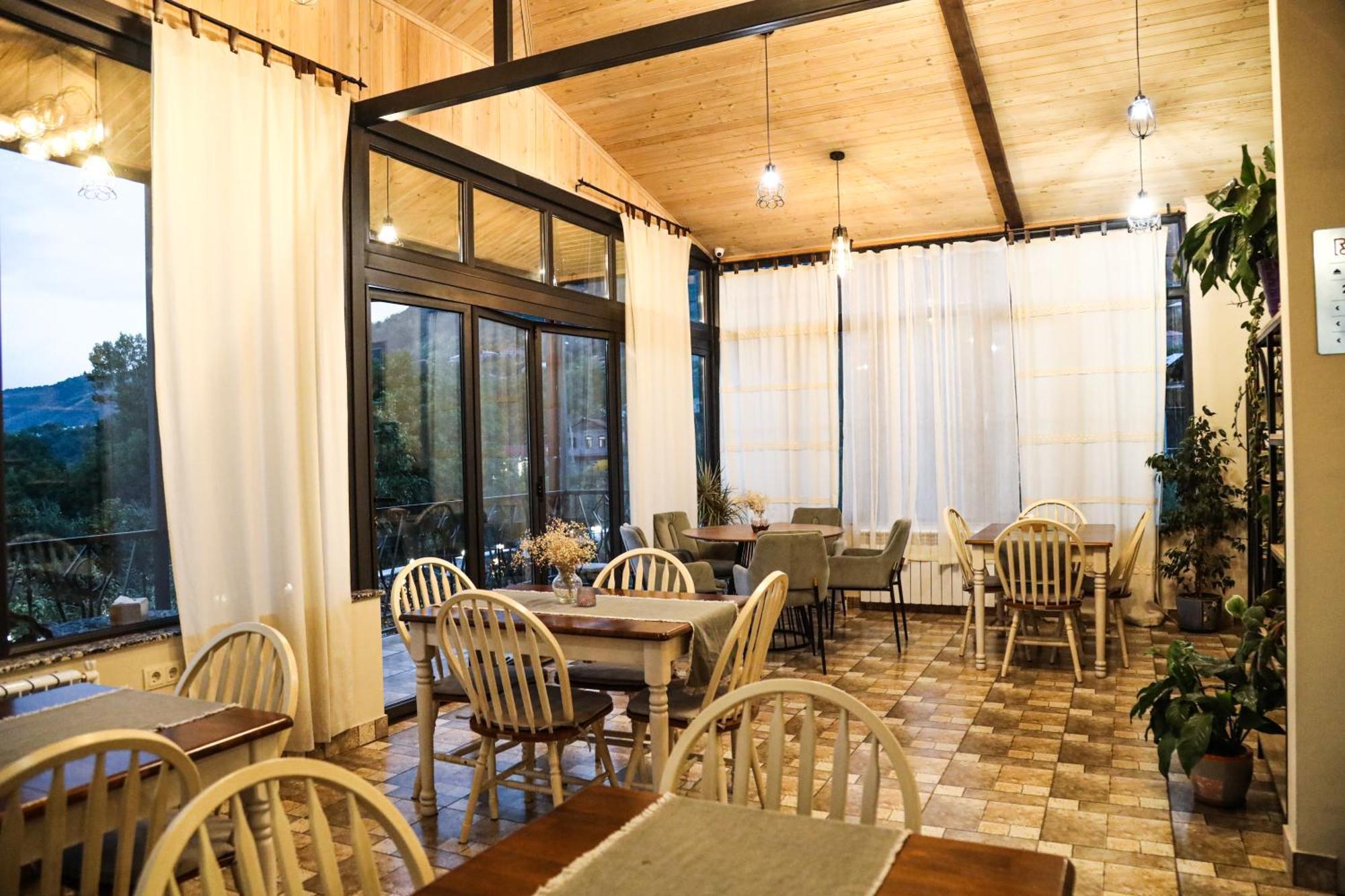 Redroof Country House Hotel Goris Exterior photo