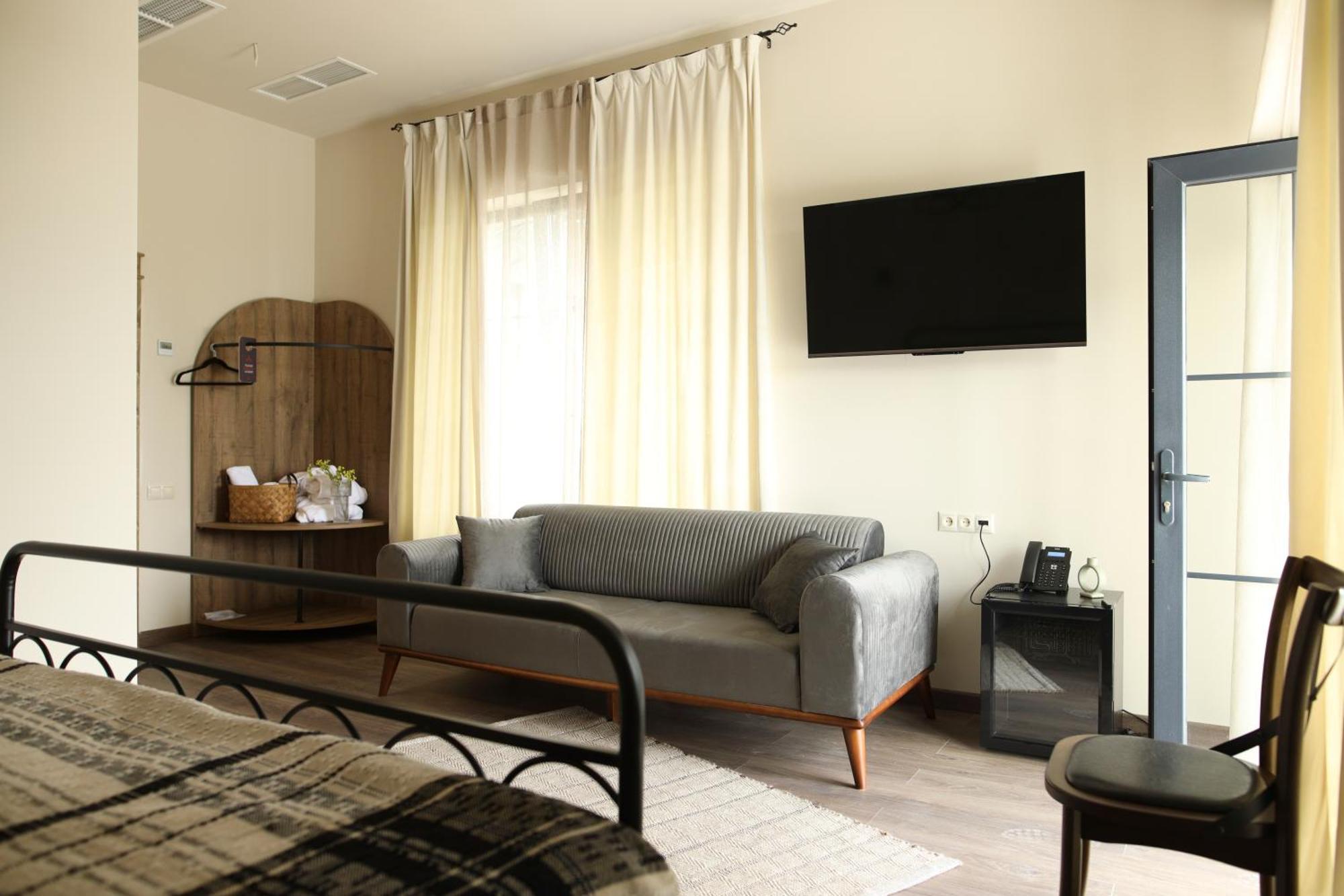 Redroof Country House Hotel Goris Exterior photo