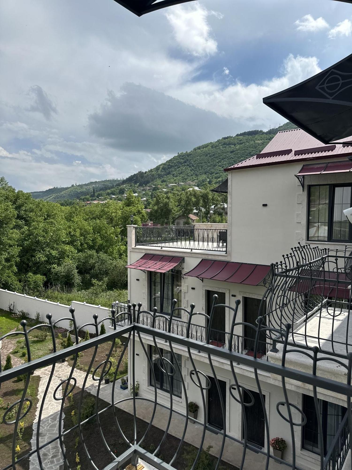 Redroof Country House Hotel Goris Exterior photo