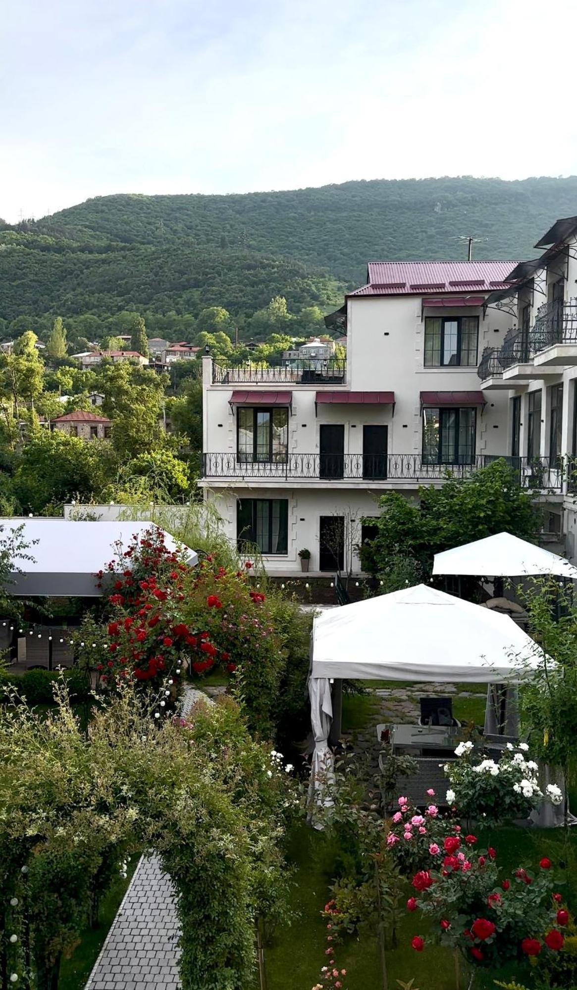 Redroof Country House Hotel Goris Exterior photo