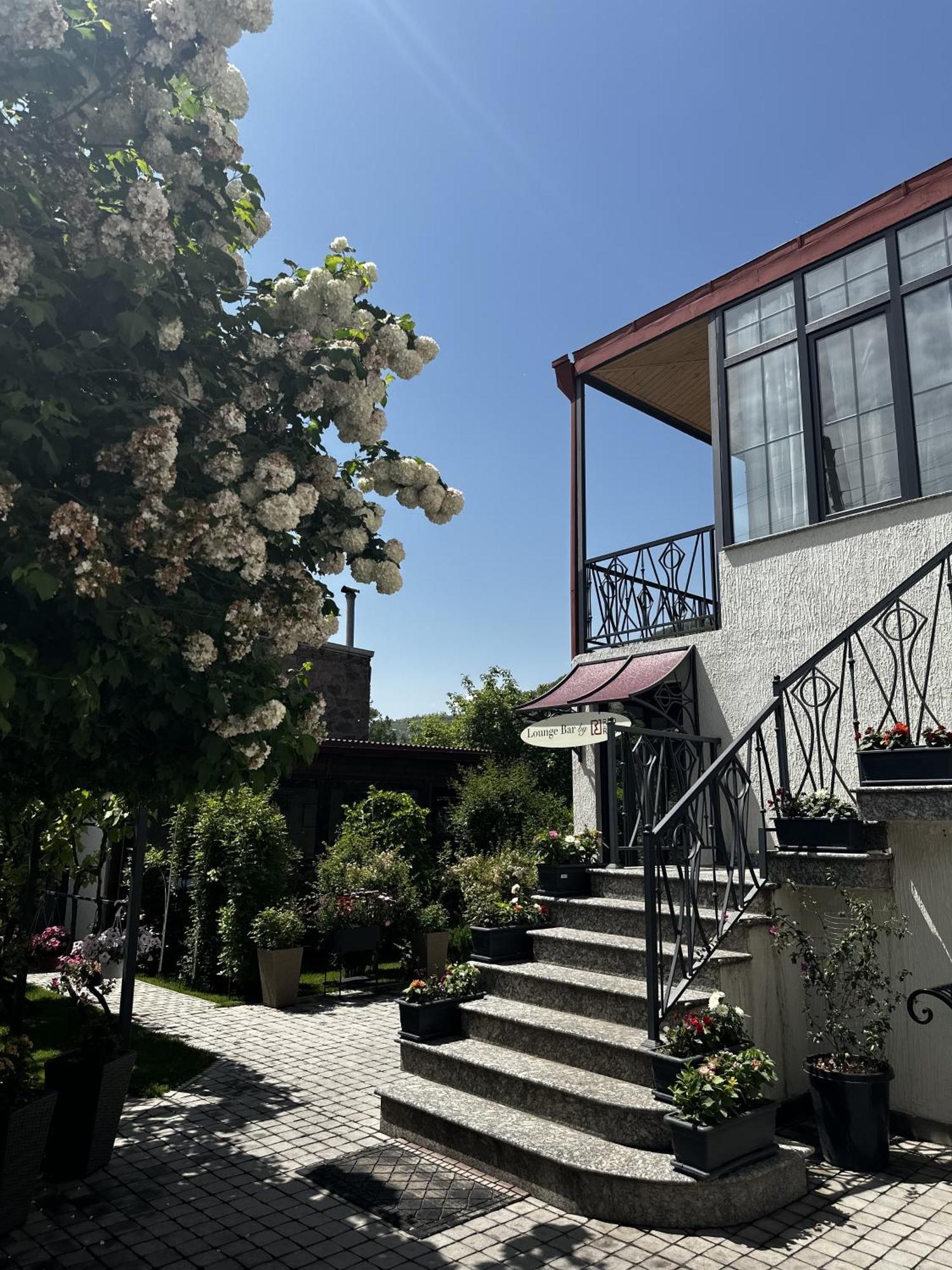 Redroof Country House Hotel Goris Exterior photo