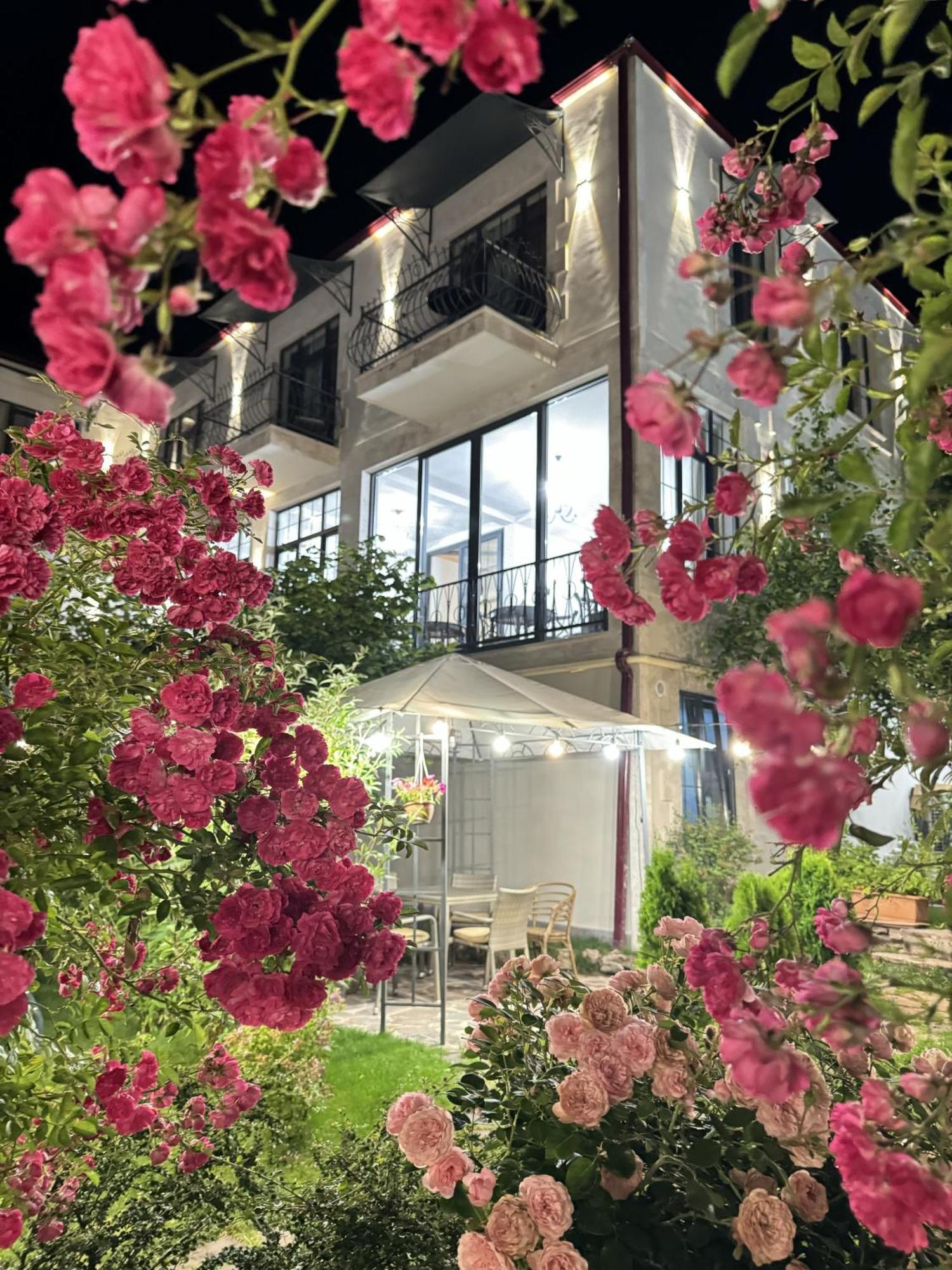 Redroof Country House Hotel Goris Exterior photo