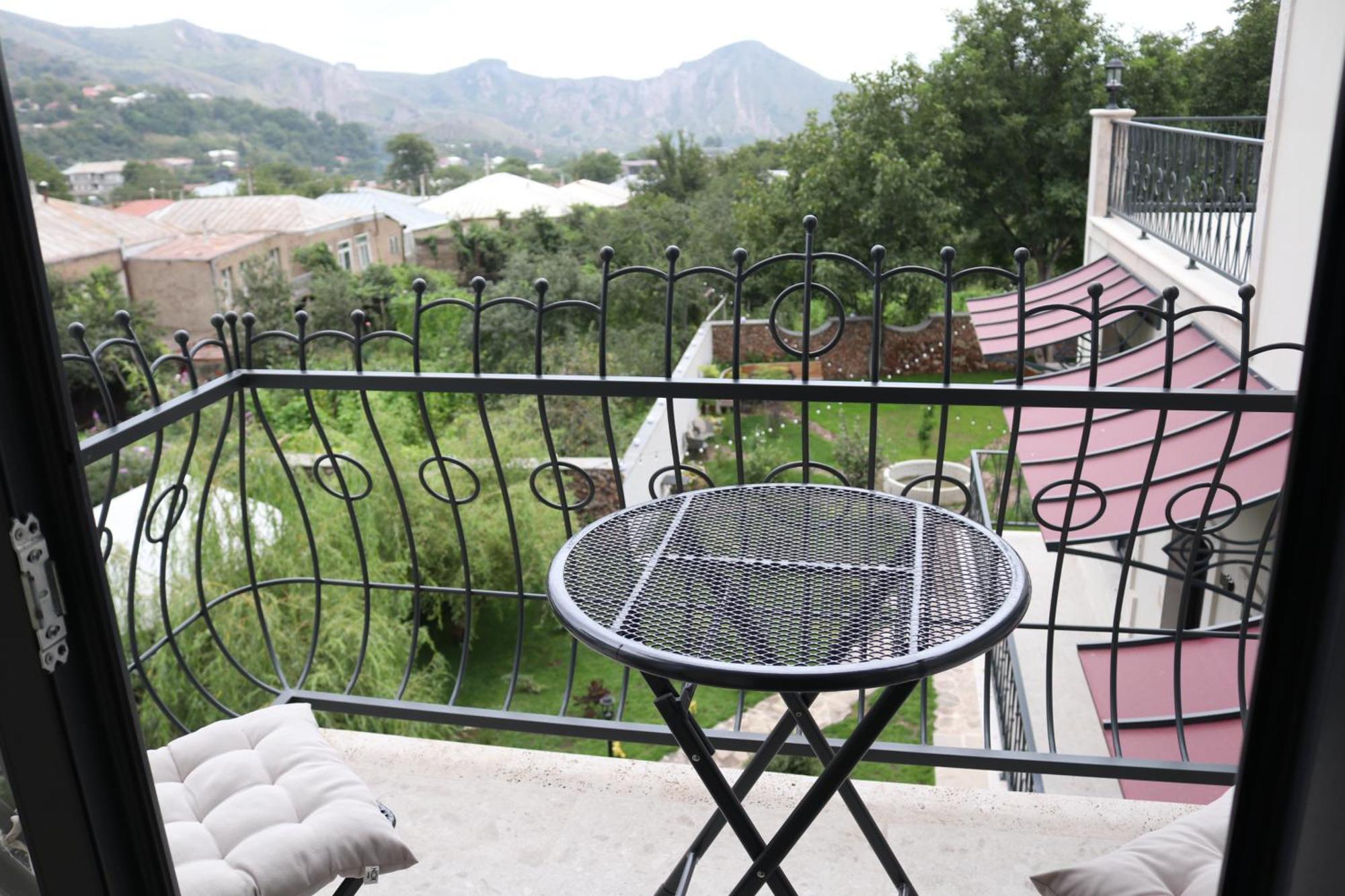 Redroof Country House Hotel Goris Room photo