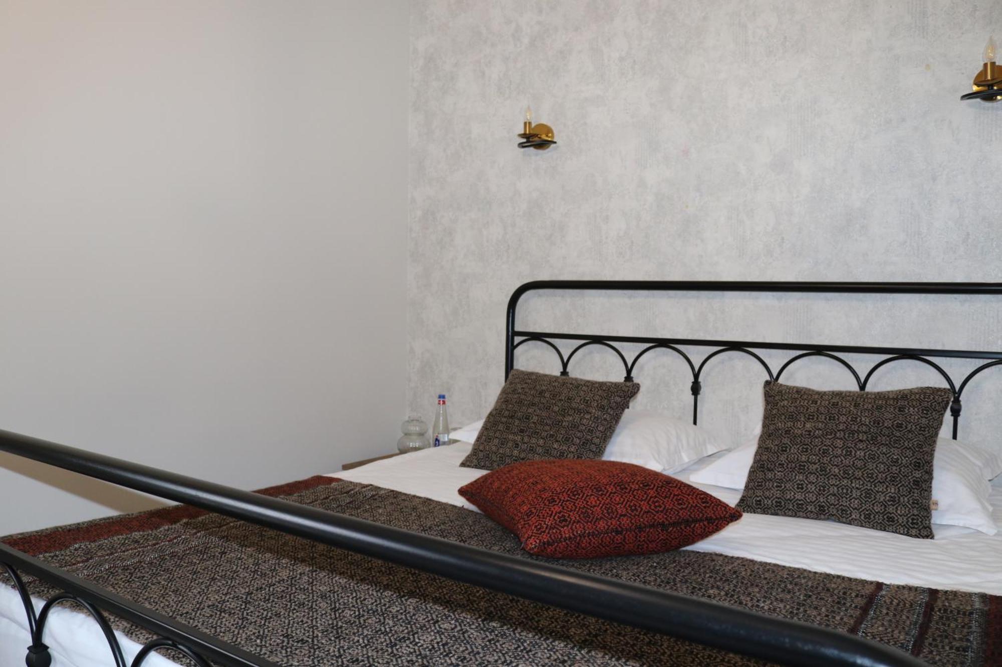 Redroof Country House Hotel Goris Room photo