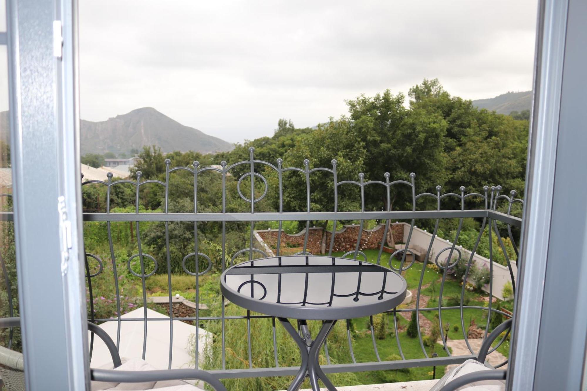 Redroof Country House Hotel Goris Exterior photo